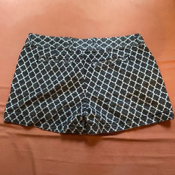 Gap Black White Diamond Patterned Size 4 Shorts 3 Inch Inseam Pockets Chinos - Picture 3 of 6